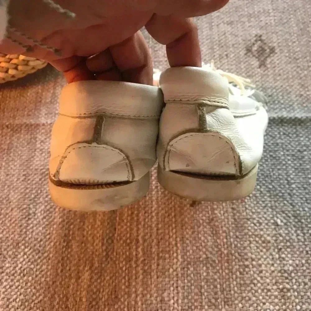 Women's Size 10 Vintage Minnetonka White Leather Beaded Moccasins - Picture 6 of 8